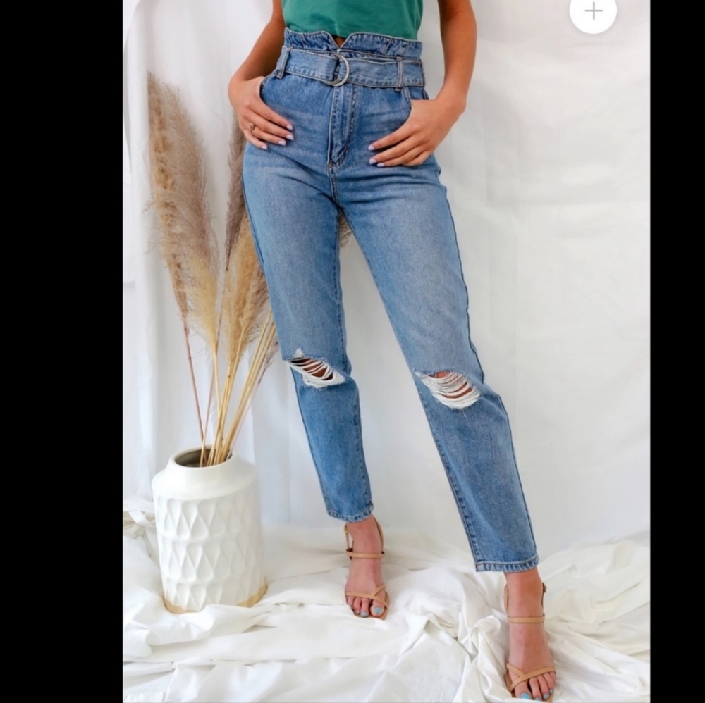 💛 Kancan Ultra High Rise Belted Mom Jeans
